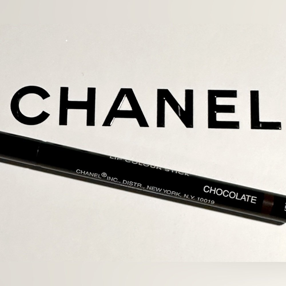 Lip liner NEW (tester) color CHOCOLATE